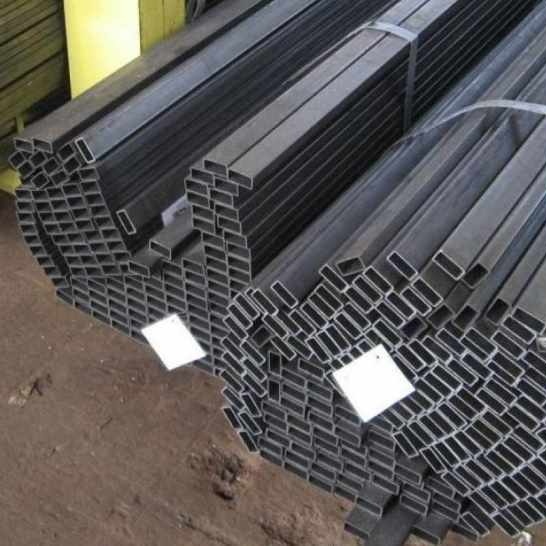 Трубы и металлические столбы